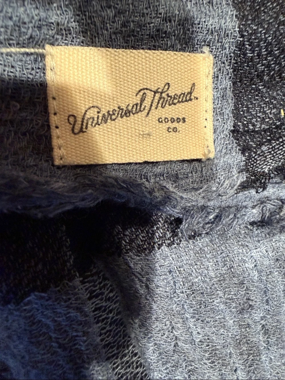 Universal Thread Men’s Blue and Black Plaid Scarf.